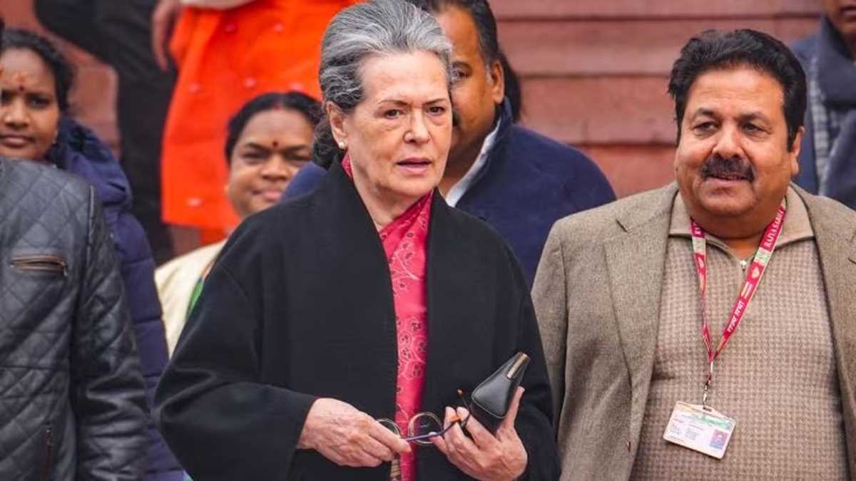 राज्यसभा नामांकन के लिए सोनिया गांधी जयपुर पहुंचीं, राहुल-प्रियंका भी साथ